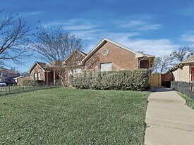 1637 Myrtle Dr in Little Elm, TX - Building Photo