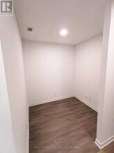 8 Beverley Glen Blvd in Vaughan, ON - Building Photo - Building Photo