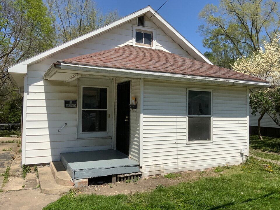 313 E N 3rd St in Georgetown, IL - Building Photo