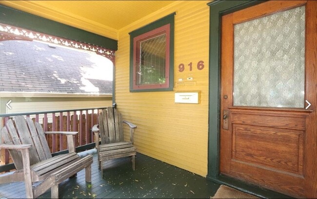 916 Pleasant St, Unit 1 in Oak Park, IL - Building Photo - Building Photo