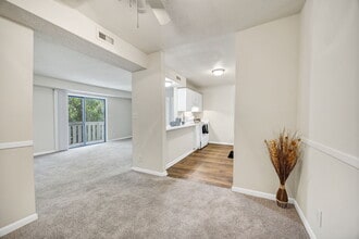 Peachtree Place in Columbia, SC - Building Photo - Building Photo