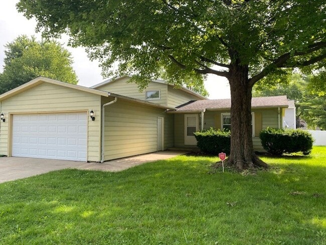 property at 2204 Clover Ln