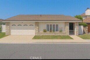 33 Sandpiper in Irvine, CA - Building Photo