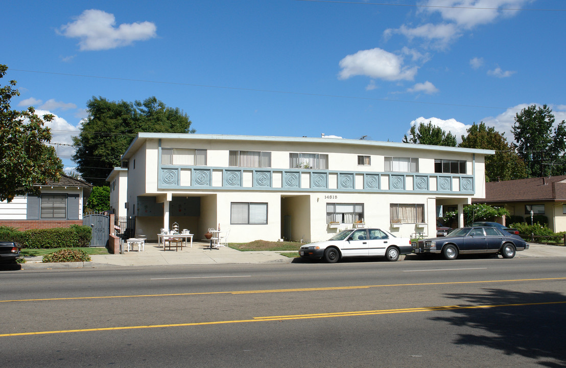 14815 Burbank Blvd in Sherman Oaks, CA - Foto de edificio