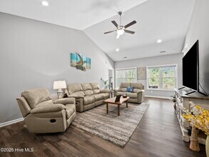 512 Hazelwood Dr in Holly Ridge, NC - Building Photo - Building Photo