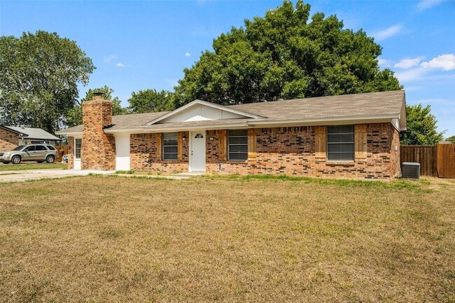 810 S Western Hls Dr in Howe, TX - Building Photo - Building Photo