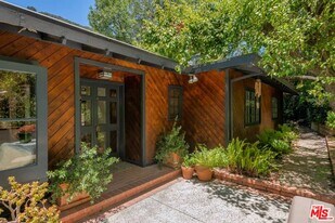3266 Mandeville Canyon Rd in Los Angeles, CA - Building Photo