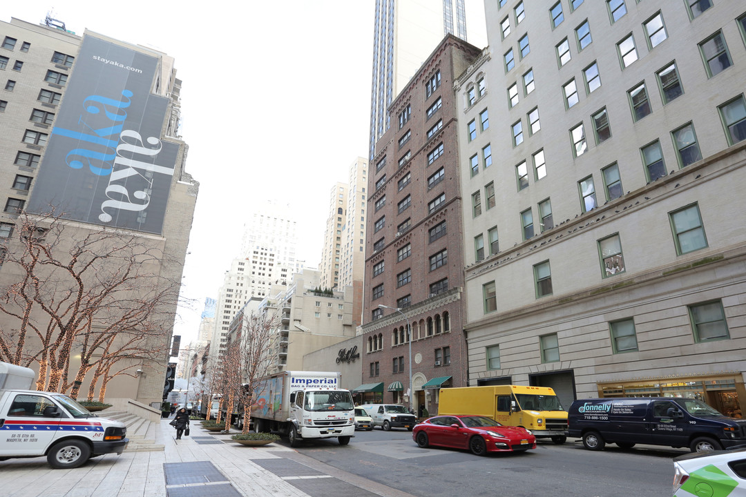 21 West 58th Street Apartments in New York, NY - Foto de edificio