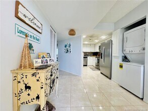 9500 S Ocean Dr in Jensen Beach, FL - Foto de edificio - Building Photo