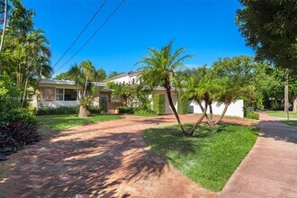 5150 La Gorce Dr in Miami, FL - Building Photo - Building Photo