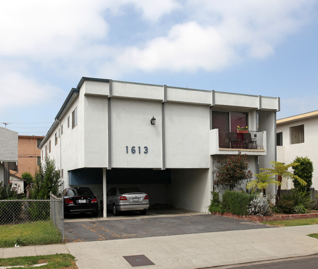 1613 Barry Ave in Los Angeles, CA - Building Photo - Building Photo