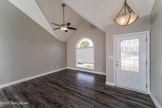 10116 Greenfield Woods Cir in Louisville, KY - Building Photo - Building Photo
