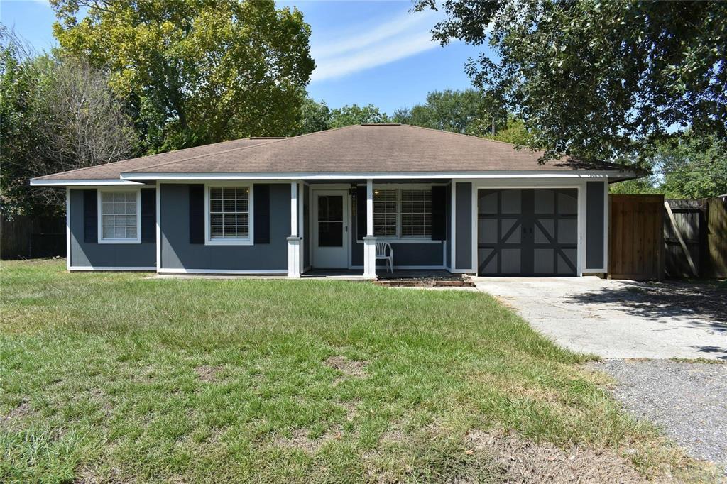 207 Inwood Ln in Highlands, TX - Building Photo