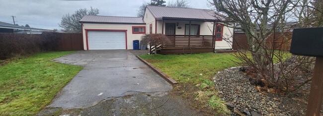 property at 10738 SE 165th St