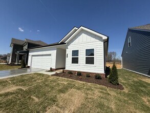 547 Cedar Brk Dr in White House, TN - Building Photo - Building Photo
