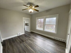 7918 Force Ave in Cleveland, OH - Foto de edificio - Building Photo