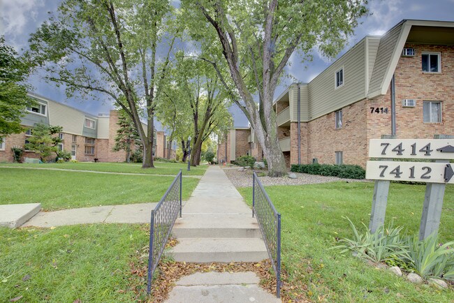 7414 W 22nd St, Unit 112 in St. Louis Park, MN - Building Photo - Building Photo