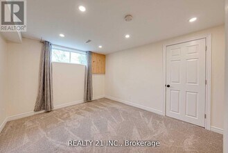 812 Sanok Dr in Pickering, ON - Building Photo - Building Photo