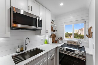 33 S Ocean Ave in Palm Beach Shores, FL - Building Photo - Building Photo