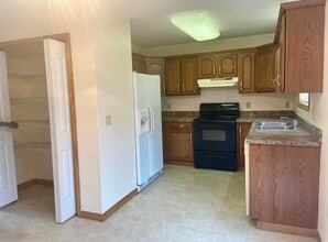 8057 Red Squirrel Dr in Tobyhanna, PA - Building Photo - Building Photo