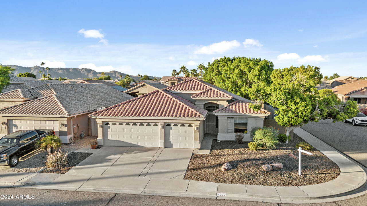 4734 E Verbena Dr in Phoenix, AZ - Foto de edificio