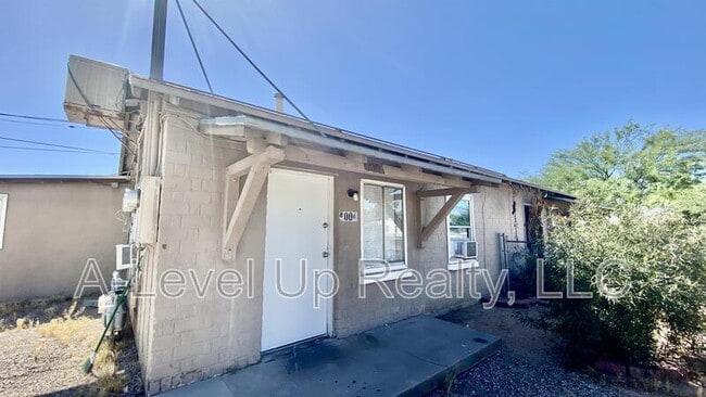 property at 4004 S Lundy Ave