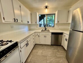 1704 Pleasant Valley Ave in Oakland, CA - Building Photo - Building Photo