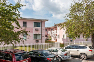 1120-1130 Marseille Dr in Miami Beach, FL - Building Photo - Building Photo