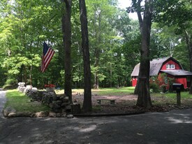 300 Chestnut Hill Rd in Ridgefield, CT - Building Photo