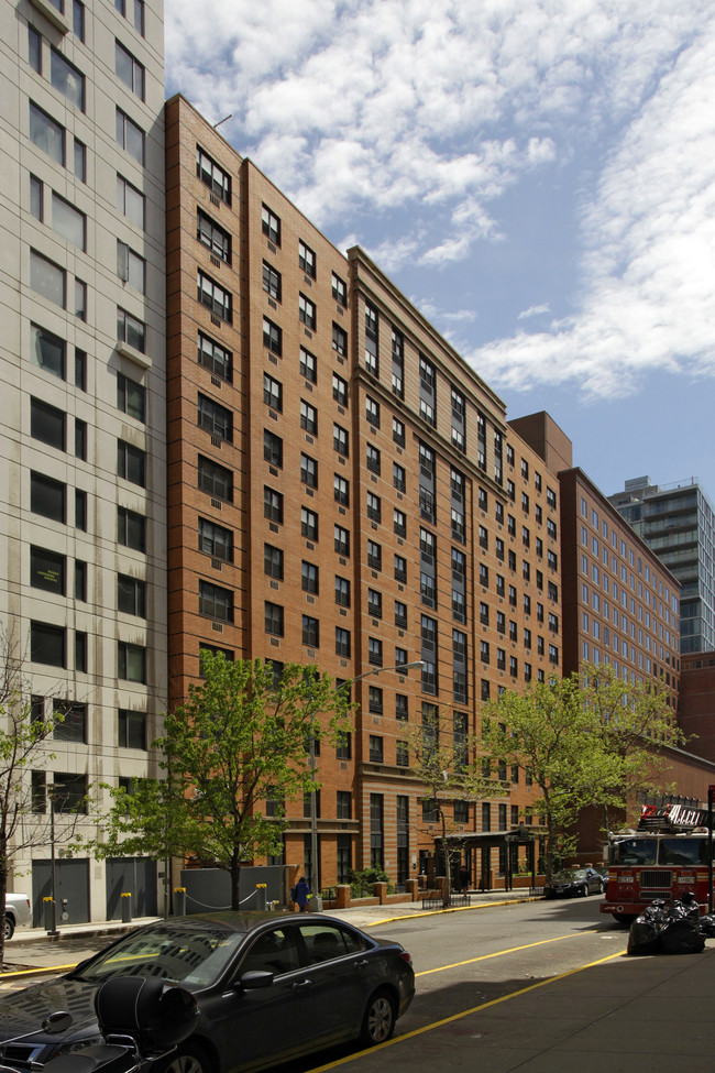 Genesis Robert F Kennedy Apartments in New York, NY - Building Photo - Building Photo