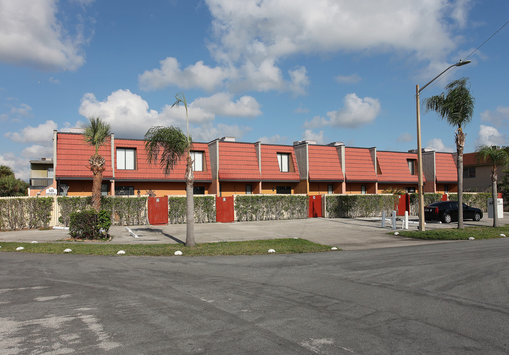 Sequoia Apartments in West Palm Beach, FL - Building Photo