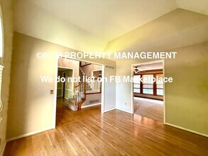 9103 W 131st Pl in Overland Park, KS - Foto de edificio - Building Photo