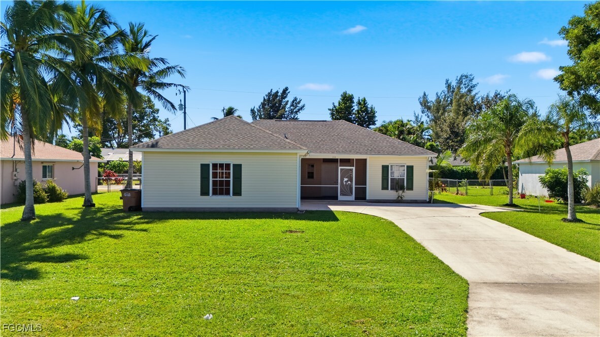 318 SE 21st St in Cape Coral, FL - Building Photo