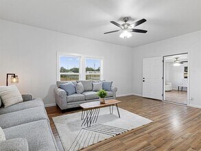 611 Cherry St in Bowie, TX - Building Photo - Building Photo