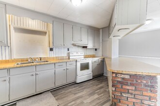 110 E McNeill Dr in Red Springs, NC - Building Photo - Building Photo