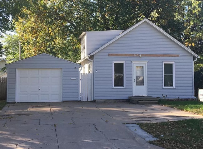 property at 827 W 10th St