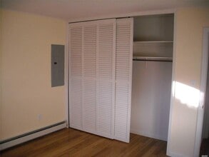 267 Elm Dr S in Levittown, NY - Building Photo - Building Photo