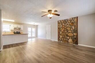 2915 Winchester Dr in Cumming, GA - Foto de edificio - Building Photo