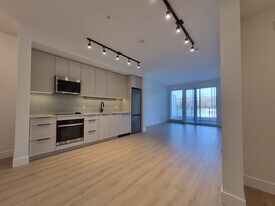 3055 Murray St in Port Moody, BC - Building Photo