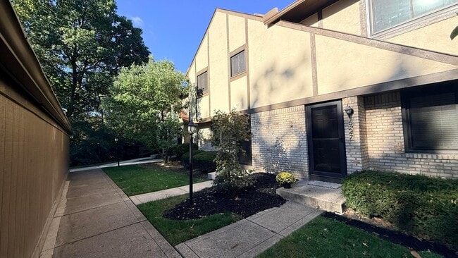 5245 Wood Run Blvd in Columbus, OH - Building Photo - Building Photo