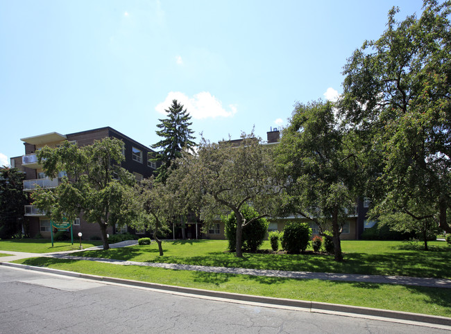 Cedarbank Court in Toronto, ON - Building Photo - Building Photo