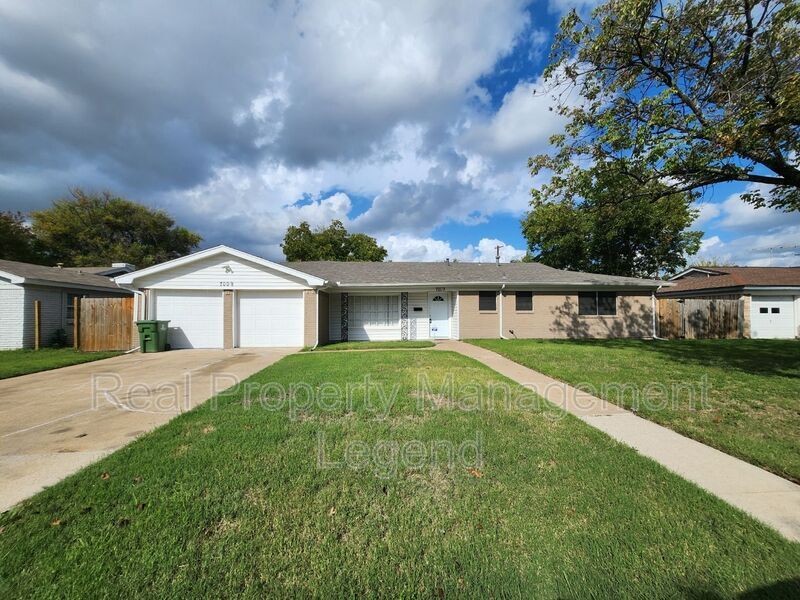 7009 Corona Dr in Fort Worth, TX - Building Photo