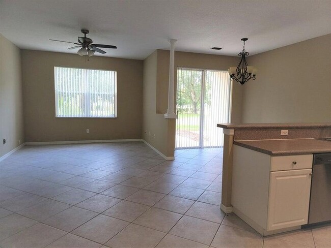 233 River Bluff Ln in Royal Palm Beach, FL - Building Photo - Building Photo