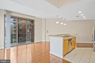 3650 S Glebe Rd in Arlington, VA - Building Photo - Building Photo