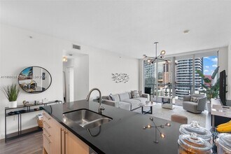 79 SW 12th St, Unit 2204-S in Miami, FL - Building Photo - Building Photo