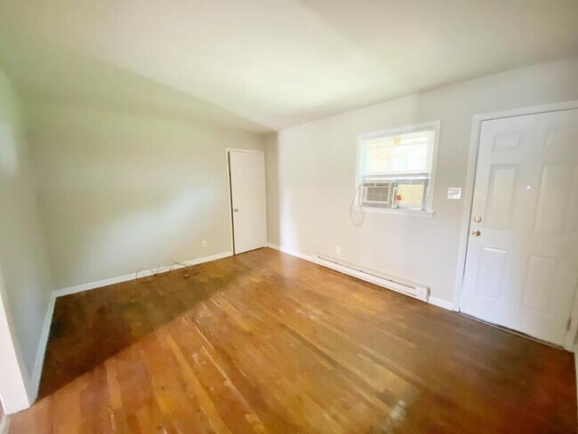 819 Dana Pl in Greensboro, NC - Building Photo - Building Photo