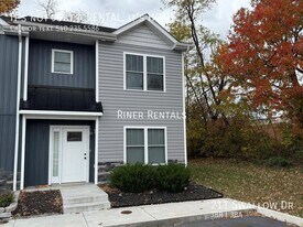 211 Swallow Dr in Elkton, VA - Building Photo