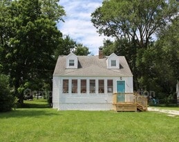 7326 W Taft St in Merrillville, IN - Building Photo