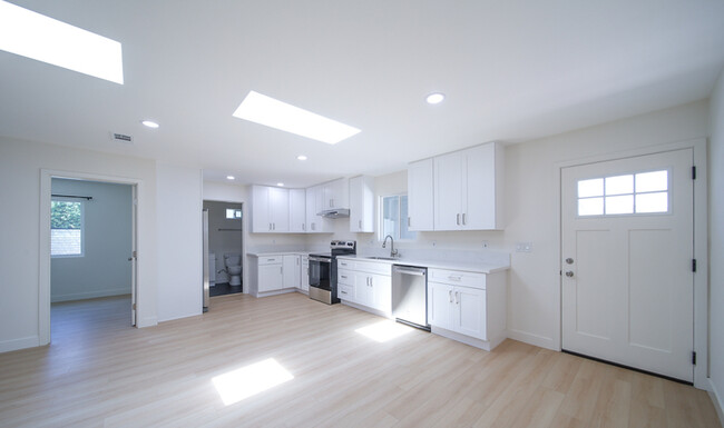 206 W Broadbent Dr in Riverside, CA - Building Photo - Building Photo