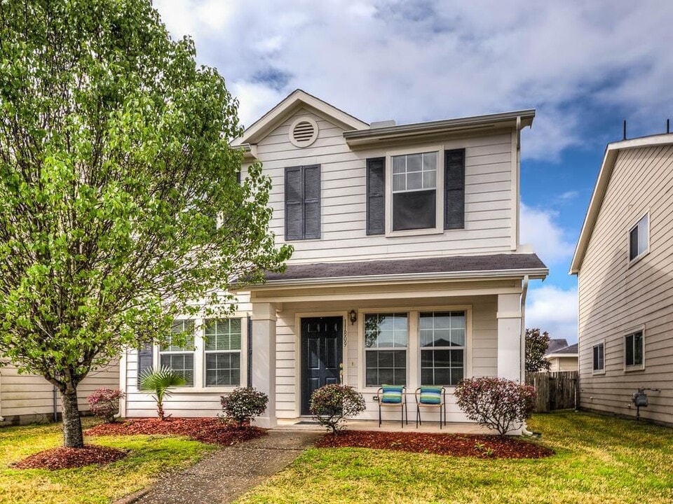 11809 Longwood Garden Way in Houston, TX - Building Photo